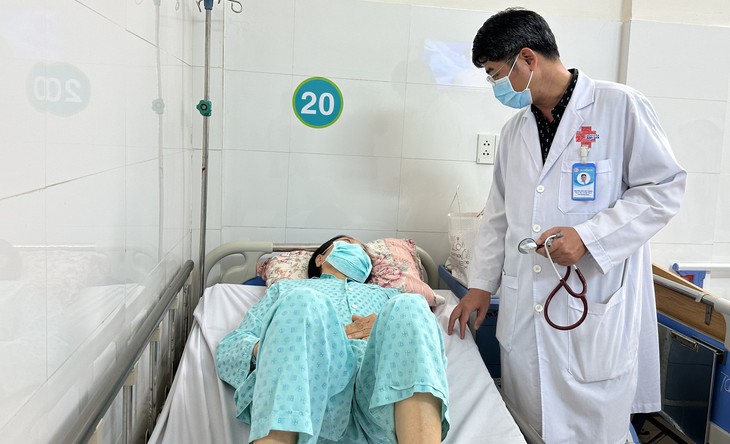 Người phụ nữ bị ung thư phổi không phải cắt xương sườn, mở lồng ngực nhờ phẫu thuật robot- Ảnh 1.