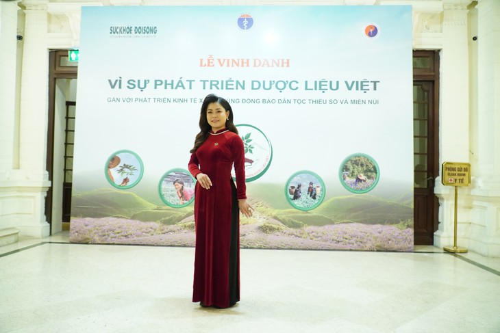 Đông đảo khách mời đến Nhà hát Lớn dự Lễ Vinh danh Vì sự phát triển dược liệu Việt- Ảnh 5. Đông đảo khách mời đến Nhà hát Lớn dự Lễ Vinh danh Vì sự phát triển dược liệu Việt- Ảnh 5.