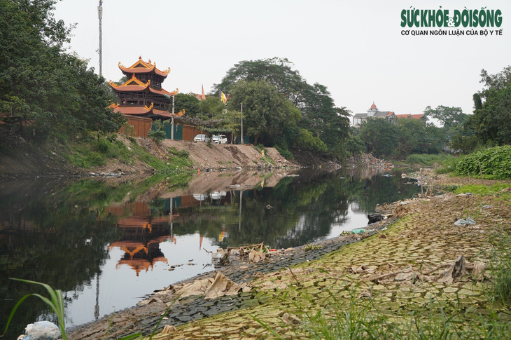 Sông Nhuệ ô nhiễm trầm trọng chảy quanh Hà Nội, vì sao khó xử lý?- Ảnh 9.