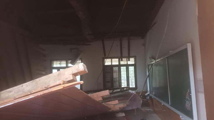 Video hiện trường vụ sập trần khiến nhiều học sinh nhập viện- Ảnh 3.