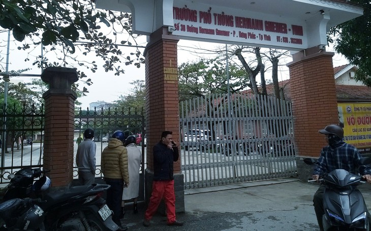 Sập trần phòng học, nhiều học sinh nhập viện