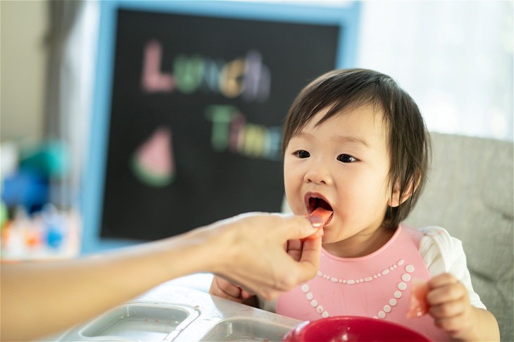 Bí quyết giúp trẻ trên 6 tháng phòng tránh bệnh vặt- Ảnh 1.
