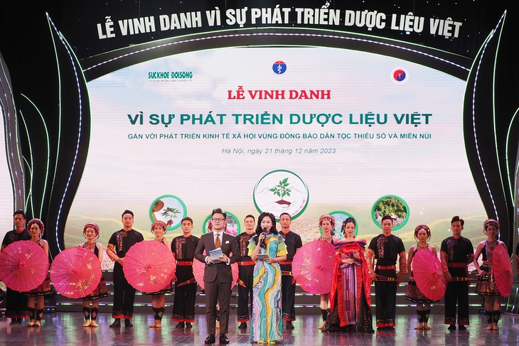 Người phụ nữ vùng cao được vinh danh vì phát triển dược liệu bền vững- Ảnh 1.