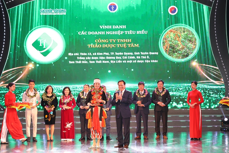 Người phụ nữ vùng cao được vinh danh vì phát triển dược liệu bền vững- Ảnh 2.