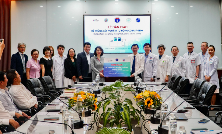 Bộ Y tế bàn giao hệ thống xét nghiệm tự động trị giá hơn 10 tỷ đồng cho BV Chợ Rẫy- Ảnh 1. Bộ Y tế bàn giao hệ thống xét nghiệm tự động trị giá hơn 10 tỷ đồng cho BV Chợ Rẫy- Ảnh 1.