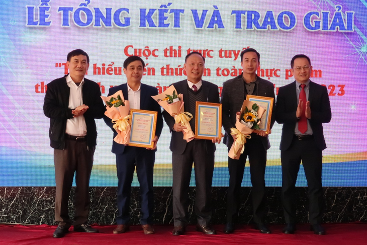 Hơn 64 nghìn lượt người tham gia cuộc thi trực tuyến tìm hiểu kiến thức an toàn thực phẩm tại Nghệ An- Ảnh 1. Hơn 64 nghìn lượt người tham gia cuộc thi trực tuyến tìm hiểu kiến thức an toàn thực phẩm tại Nghệ An- Ảnh 1.