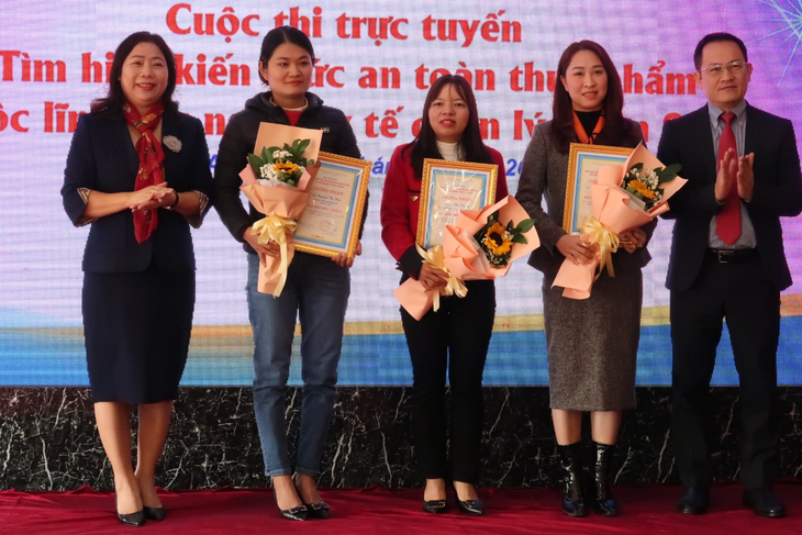 Hơn 64 nghìn lượt người tham gia cuộc thi trực tuyến tìm hiểu kiến thức an toàn thực phẩm tại Nghệ An- Ảnh 3. Hơn 64 nghìn lượt người tham gia cuộc thi trực tuyến tìm hiểu kiến thức an toàn thực phẩm tại Nghệ An- Ảnh 3.
