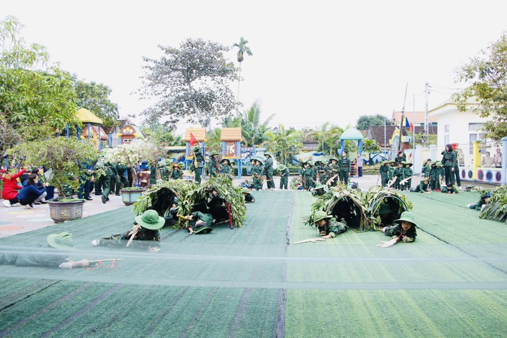 Học sinh trải nghiệm 'Cháu yêu chú bộ đội - Cháu làm chú bộ đội'- Ảnh 6. Học sinh trải nghiệm 'Cháu yêu chú bộ đội - Cháu làm chú bộ đội'- Ảnh 6.