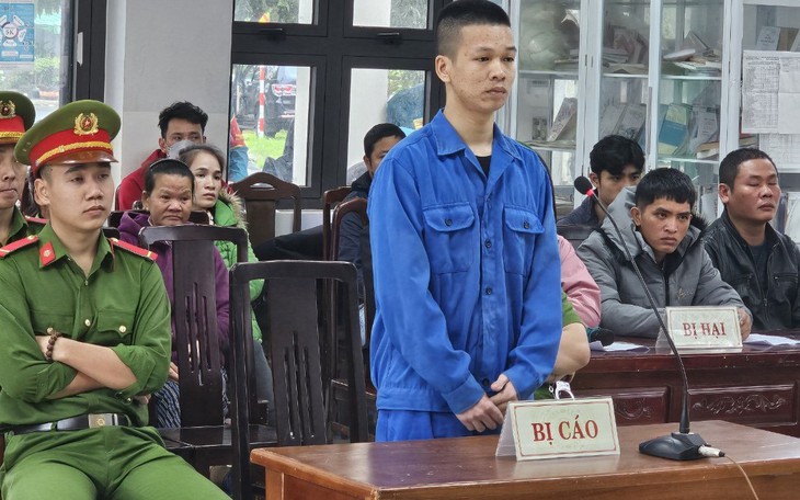 10 năm tù cho đầu bếp chém người 