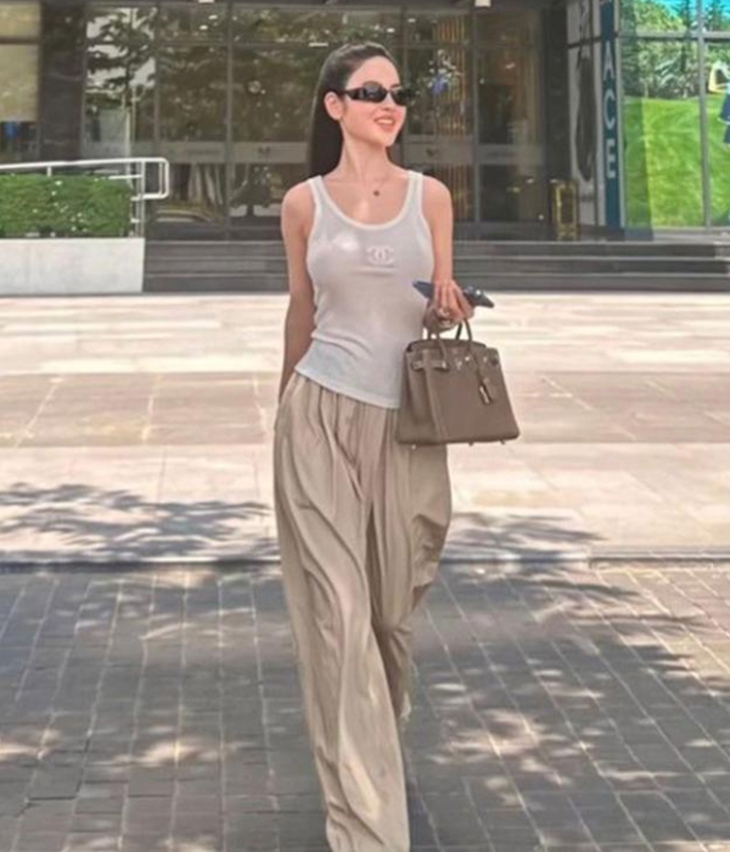 Tài sản sau khi về chung nhà của Quang Hải và vợ hotgirl 'khủng' ra sao?- Ảnh 6. Tài sản sau khi về chung nhà của Quang Hải và vợ hotgirl 'khủng' ra sao?- Ảnh 6.