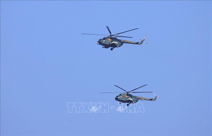 Thủ tướng dự diễn tập chiến thuật có bắn đạn thật của Quân đoàn 12- Ảnh 6. Thủ tướng dự diễn tập chiến thuật có bắn đạn thật của Quân đoàn 12- Ảnh 6.