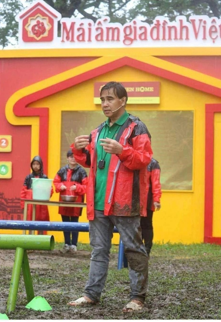 MC Quyền Linh phản ứng ‘gắt’ trước đề nghị dừng quay chương trình, lý do đưa ra khiến khán giả mến phục bội phần- Ảnh 1. MC Quyền Linh phản ứng ‘gắt’ trước đề nghị dừng quay chương trình, lý do đưa ra khiến khán giả mến phục bội phần- Ảnh 1.