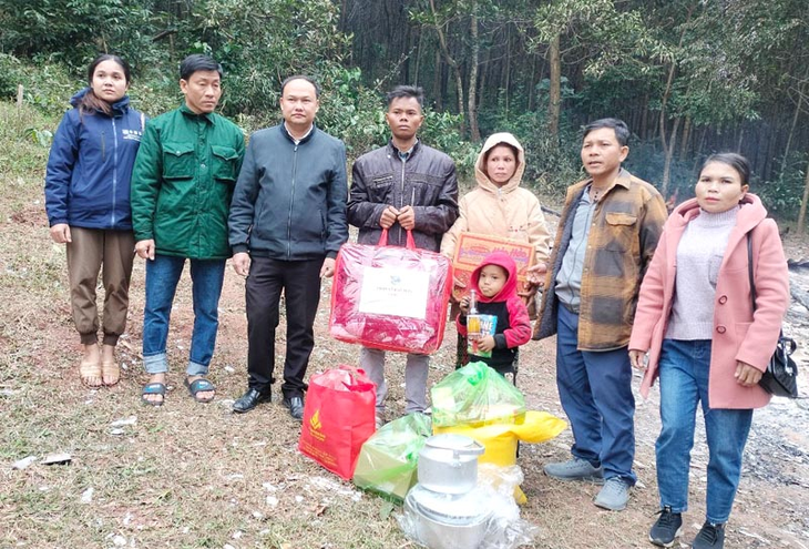 Đốt củi sưởi ấm, cả nhà thoát chết trong đêm- Ảnh 2.