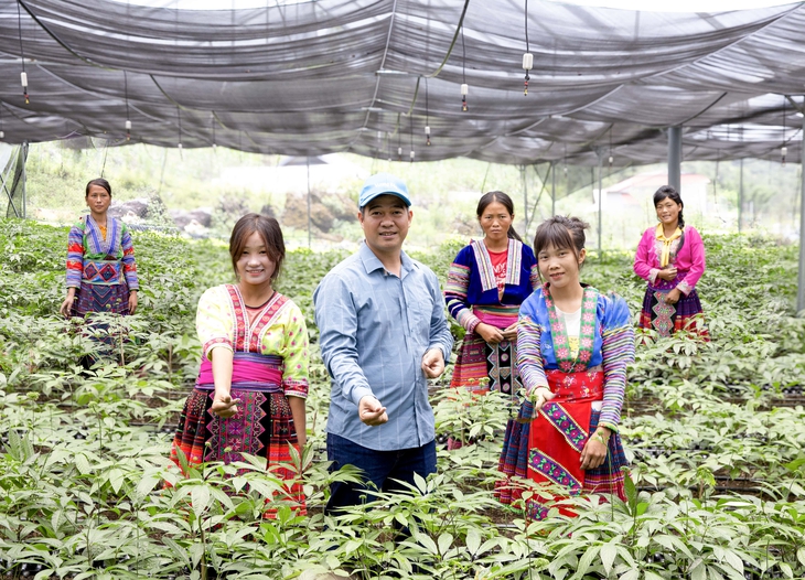 Chủ tịch HĐQT Dược phẩm Thái Minh xúc động khi được Vinh danh 'Vì sự phát triển dược liệu Việt'- Ảnh 3. Chủ tịch HĐQT Dược phẩm Thái Minh xúc động khi được Vinh danh 'Vì sự phát triển dược liệu Việt'- Ảnh 3.
