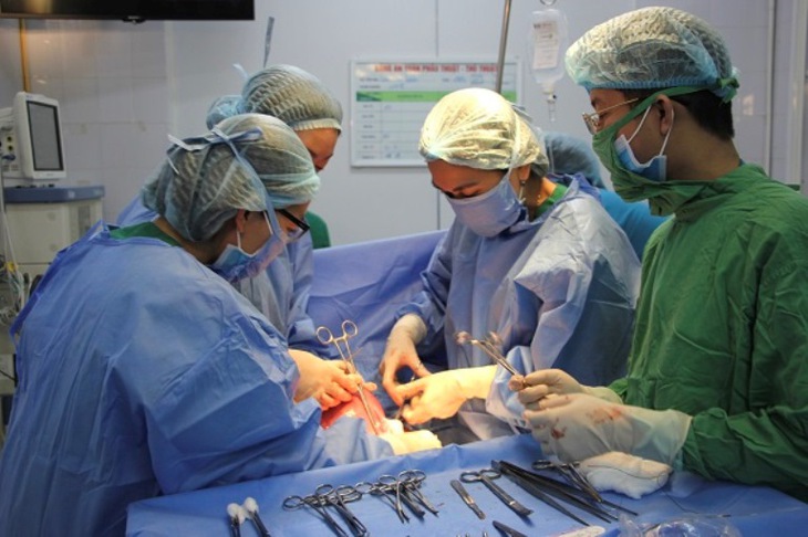 Cứu sống sản phụ người dân tộc thiểu số có hoàn cảnh đặc biệt - Ảnh 1.