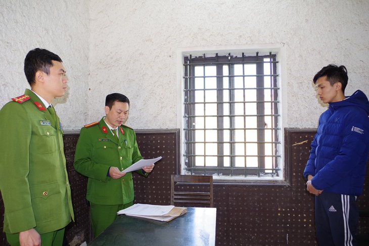 Khởi tố thanh niên lái ô tô đâm CSGT ở Hà Nam- Ảnh 1.