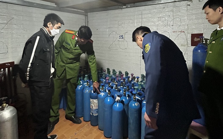 Liên tiếp phát hiện các vụ kinh doanh khí cười trên địa bàn Hà Nội