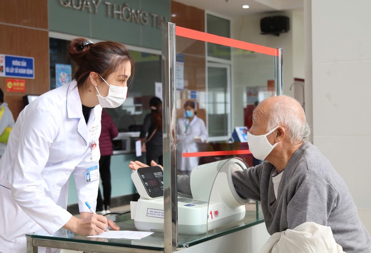 Những đối tượng được ưu tiên khám, chữa bệnh từ 1/1/2024 người dân cần biết- Ảnh 1.