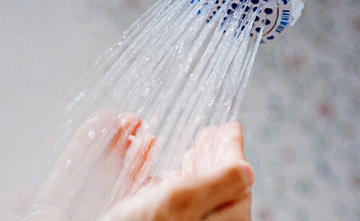 Tắm đêm vào mùa đông sẽ gây ảnh hưởng trực tiếp đến sức khỏe của bạn, nhẹ là đau đầu, mỏi cổ vai gáy, đau chân tay. Tắm đêm vào mùa đông sẽ gây ảnh hưởng trực tiếp đến sức khỏe của bạn, nhẹ là đau đầu, mỏi cổ vai gáy, đau chân tay.