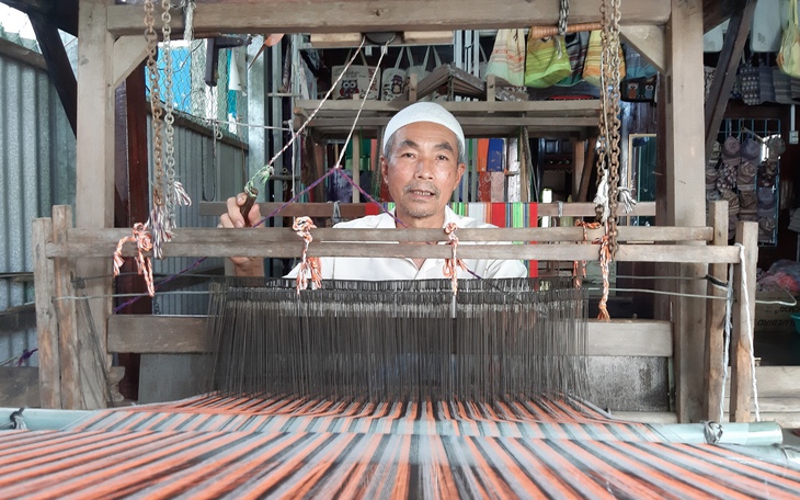 Những cụ bà cần mẫn giữ 'hồn' thổ cẩm giữa đại ngàn Pù Luông- Ảnh 6.
