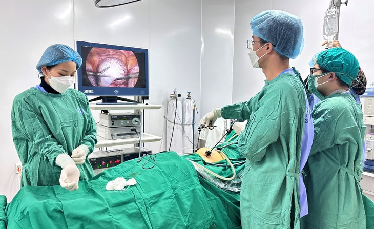 Bé gái 12 tuổi bị xoắn u nang buồng trứng, dấu hiệu nhận biết là gì?- Ảnh 1. Bé gái 12 tuổi bị xoắn u nang buồng trứng, dấu hiệu nhận biết là gì?- Ảnh 1.