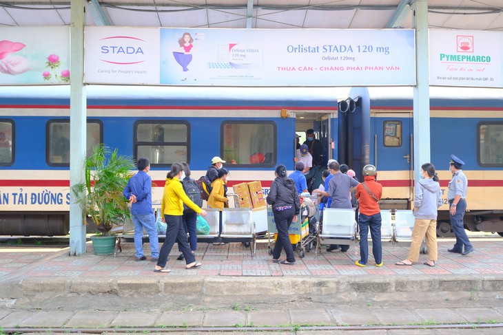 TPHCM bổ sung thêm 3.000 vé tàu dịp Tết Giáp Thìn 2024- Ảnh 1.