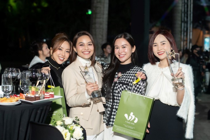 Hơn 300 chuyên gia trong ngành làm đẹp quy tụ tại đêm đại tiệc tri ân của Y Dược VHN- Ảnh 2.