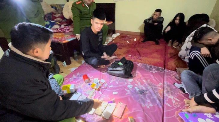 8 nam nữ mở 'tiệc ma tuý' trong căn phòng trọ- Ảnh 2.