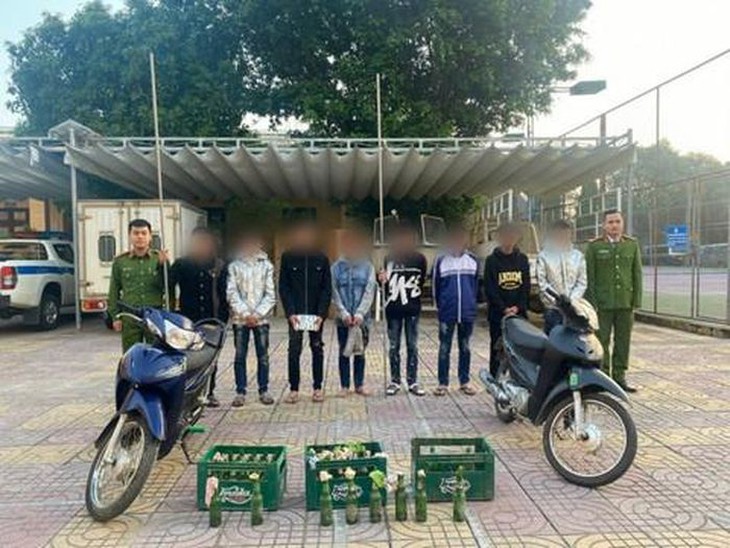 Nhóm thanh thiếu niên mang bom xăng đi giải quyết mâu thuẫn- Ảnh 1.