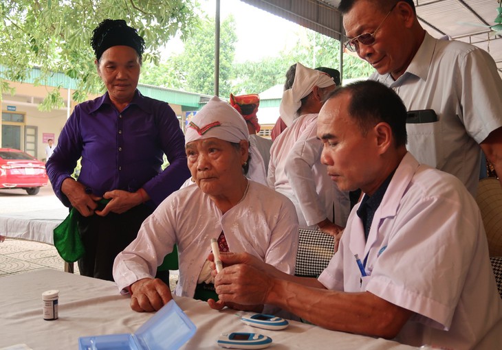 Tân Kỳ, Nghệ An khám sức khỏe, sàng lọc một số bệnh thường gặp ở người cao tuổi- Ảnh 2.