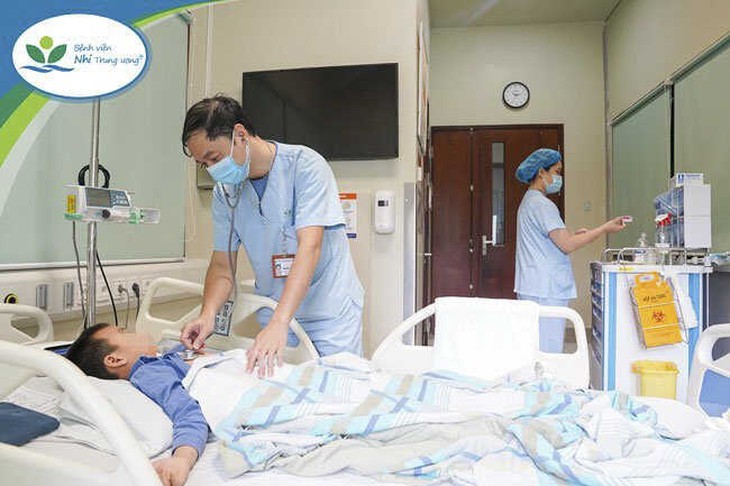 Bé trai 6 tuổi bị vỡ khí quản, nguy kịch tính mạng do ngã khi chơi xe điện 3 bánh
- Ảnh 1. Bé trai 6 tuổi bị vỡ khí quản, nguy kịch tính mạng do ngã khi chơi xe điện 3 bánh
- Ảnh 1.