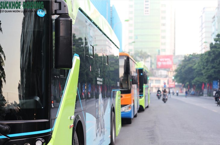 Người dân lưu ý lịch chạy xe buýt, đường sắt đô thị dịp Tết Dương lịch 2024- Ảnh 3.