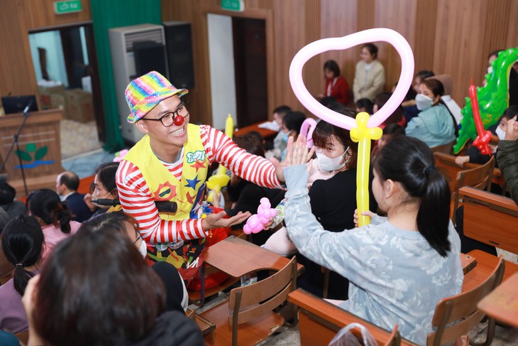 ‘Tiếng hát cho em’ đến với các bệnh nhi- Ảnh 3.