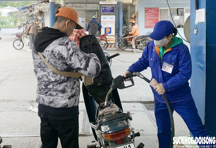 Hôm nay (28/12): Giá xăng RON 95 tăng 3 đồng/lít, dầu diesel tăng 264 đồng/lít- Ảnh 2. giá xăng