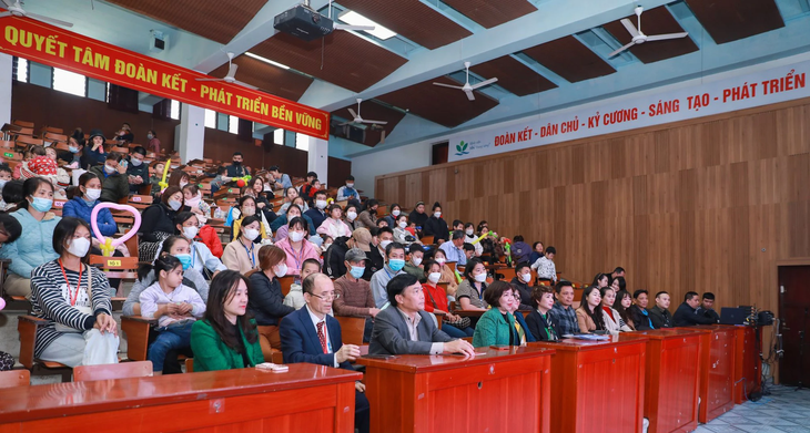 ‘Tiếng hát cho em’ đến với các bệnh nhi- Ảnh 1.
