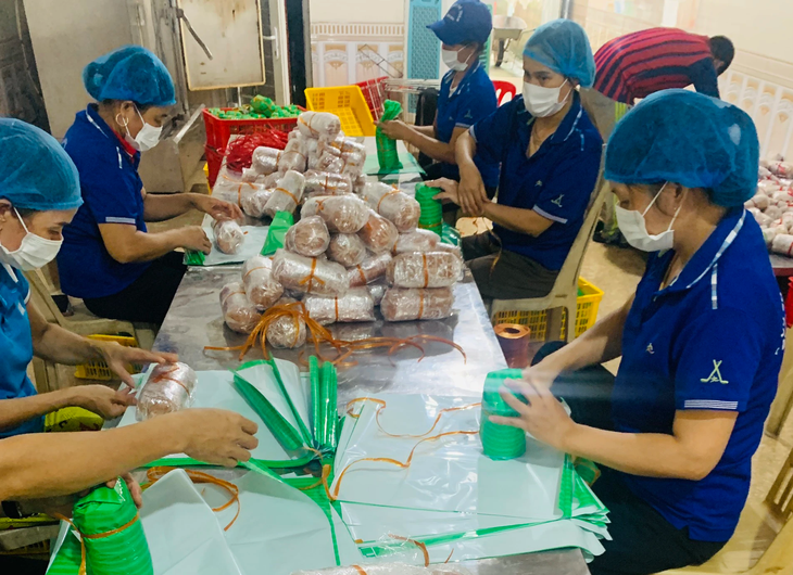 Hàng Tết dồi dào, chỉ lo sức mua- Ảnh 1. Hàng Tết dồi dào, chỉ lo sức mua- Ảnh 1.
