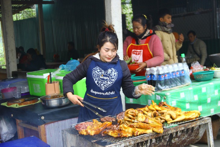 Độc đáo phiên chợ miền biên giới ngày cuối năm- Ảnh 10. Độc đáo phiên chợ miền biên giới ngày cuối năm- Ảnh 10.