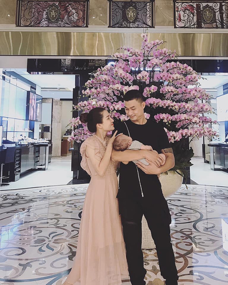 Hôn nhân của diễn viên VFC: Duy Hưng có vợ cùng nghề, hy sinh sự nghiệp để chồng tỏa sáng- Ảnh 4.