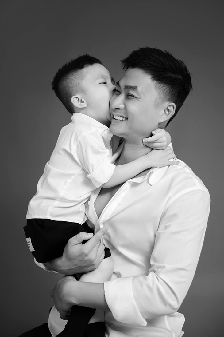 Hôn nhân của diễn viên VFC: Duy Hưng có vợ cùng nghề, hy sinh sự nghiệp để chồng tỏa sáng- Ảnh 5.