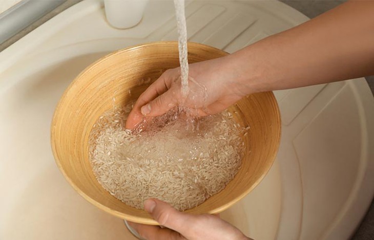 Lợi ích của việc rửa mặt bằng nước vo gạo mỗi ngày- Ảnh 1. Lợi ích của việc rửa mặt bằng nước vo gạo mỗi ngày- Ảnh 1.