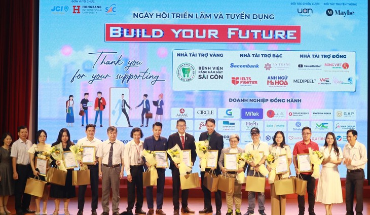 Build Your Future 2023: hơn 80 doanh nghiệp đến tận trường đại học săn nhân tài- Ảnh 1.