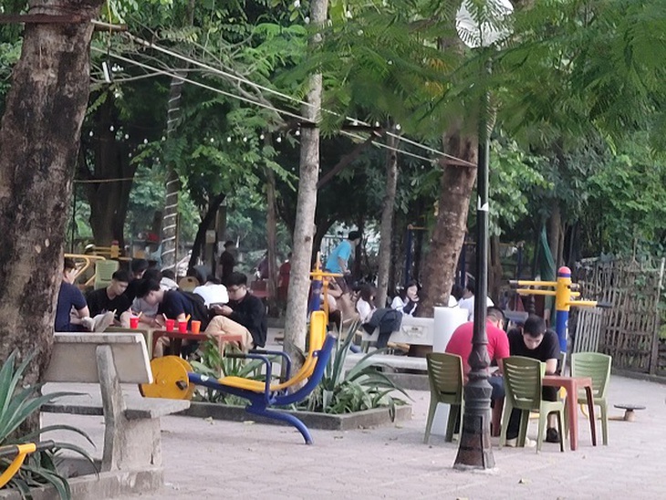 Công viên hồ Cần có phải nơi trồng rau, chiếm dụng kinh doanh hàng quán ?- Ảnh 1.
