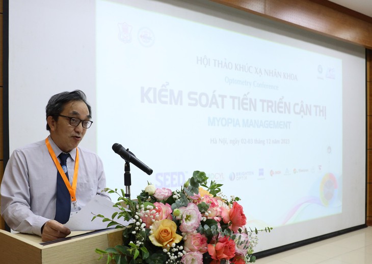 Cận thị nặng sẽ có biến chứng mắt nguy hiểm- Ảnh 1.
