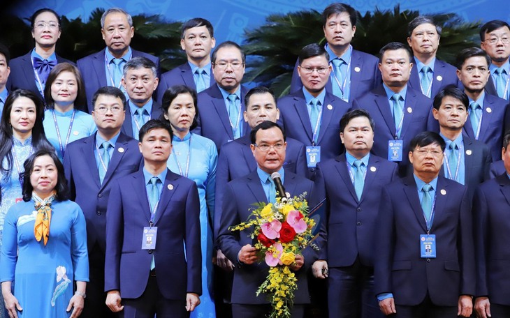 Ông Nguyễn Đình Khang tái đắc cử Chủ tịch Tổng Liên đoàn Lao động Việt Nam nhiệm kỳ 2023-2028