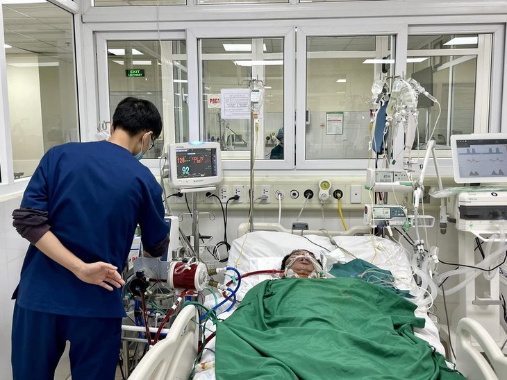 Tương lai hai con nhỏ mịt mờ khi bố sức khỏe nguy kịch, hôn mê- Ảnh 2. Tương lai hai con nhỏ mịt mờ khi bố sức khỏe nguy kịch, hôn mê- Ảnh 2.