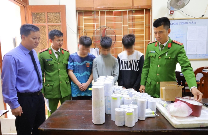 Học làm pháo trên mạng, 3 học sinh chế 59 quả pháo khủng- Ảnh 1.