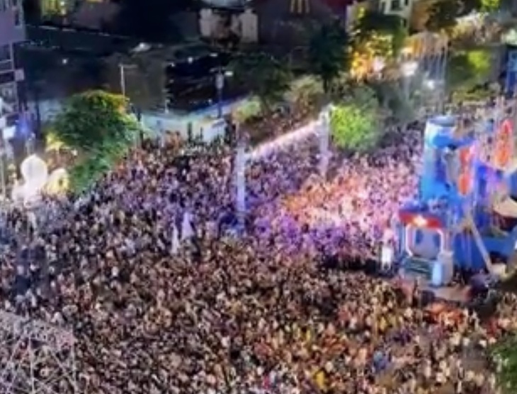 Người dân TPHCM hân hoan xem pháo hoa đón chào năm mới 2024- Ảnh 15.