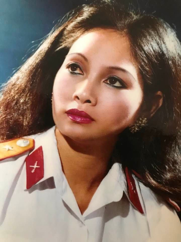 Nữ nghệ sĩ mang quân hàm Đại tá vừa được phong tặng danh hiệu NSND- Ảnh 1. Nữ nghệ sĩ mang quân hàm Đại tá vừa được phong tặng danh hiệu NSND- Ảnh 1.