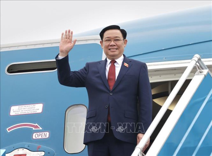 Chủ tịch Quốc hội Vương Đình Huệ lên đường dự Hội nghị cấp cao Quốc hội 3 nước Campuchia - Lào - Việt Nam; thăm, làm việc tại Lào và thăm chính thức Thái Lan- Ảnh 1. Chủ tịch Quốc hội Vương Đình Huệ lên đường dự Hội nghị cấp cao Quốc hội 3 nước Campuchia - Lào - Việt Nam; thăm, làm việc tại Lào và thăm chính thức Thái Lan- Ảnh 1.