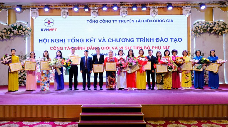 EVNNPT tổ chức thành công Hội nghị tổng kết và chương trình đào tạo công tác bình đẳng giới và Vì sự tiến bộ phụ nữ giai đoạn 2018 - 2023- Ảnh 10. EVNNPT tổ chức thành công Hội nghị tổng kết và chương trình đào tạo công tác bình đẳng giới và Vì sự tiến bộ phụ nữ giai đoạn 2018 - 2023- Ảnh 10.